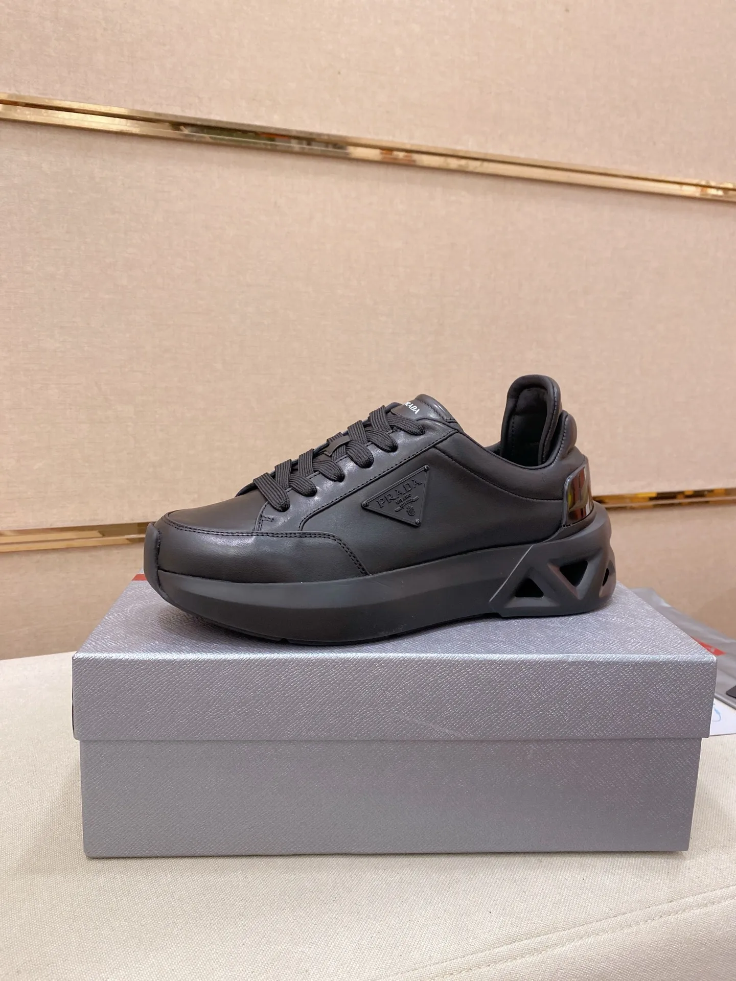 Men's shoes 💰 660💰 ✔️✔️✔️High-quality new PRADA counters are launched at the same time. The new men's shoes and 😘fabrics are selected from first-layer cowhide fabrics. Lining: Imported cowhide leather lining. 👍🏿High-end☄️Open-molded non-slip rubber outsole, exquisite lines, simple and elegant, comfortable and high-end for leisure travel. Code number: 38 to 45